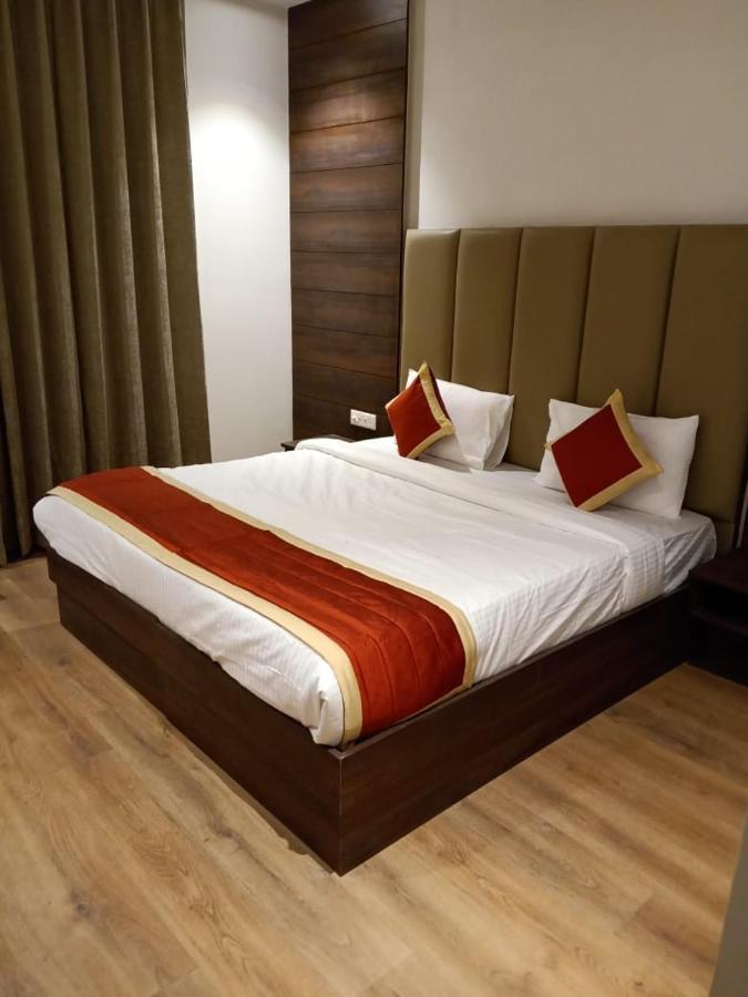 Hotel Sourav Park Inn Agra Агра Екстер'єр фото