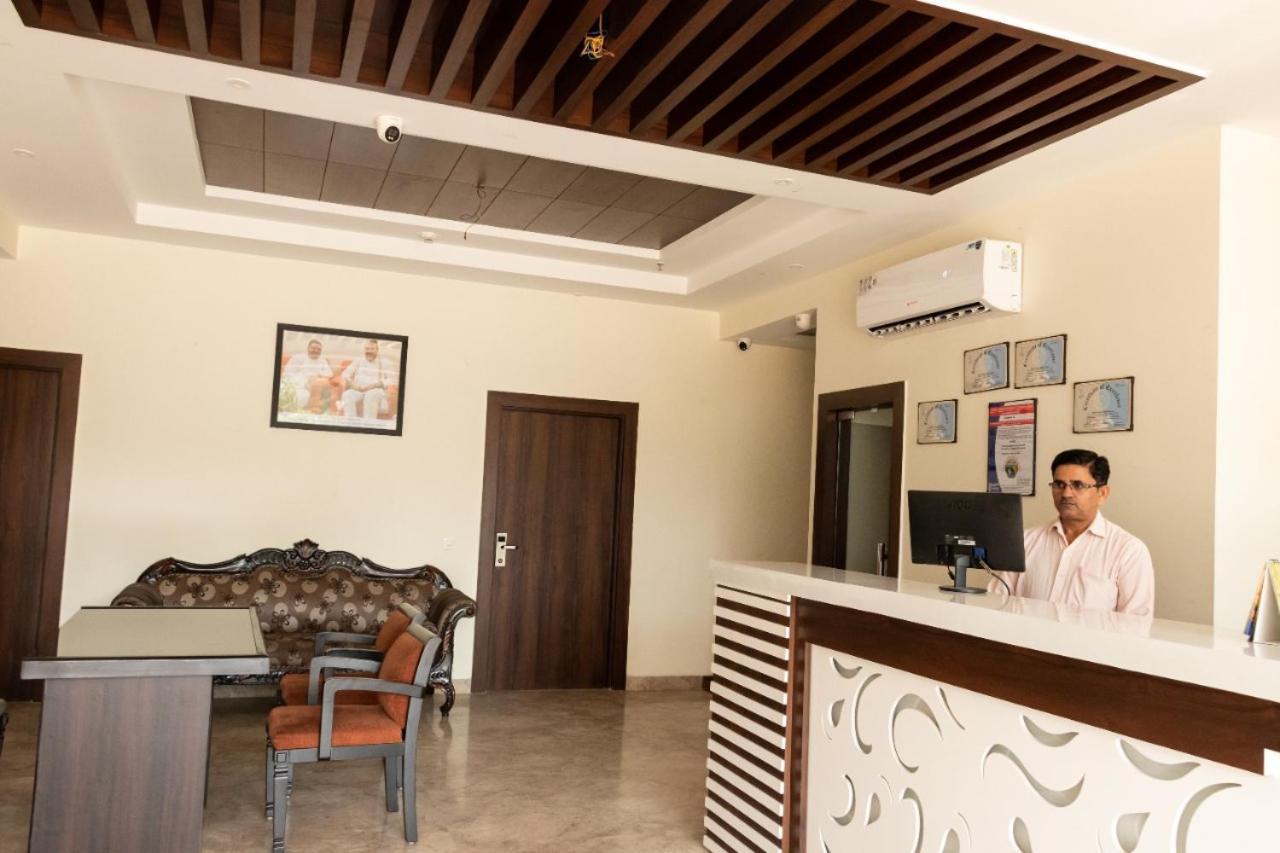 Hotel Sourav Park Inn Agra Агра Екстер'єр фото
