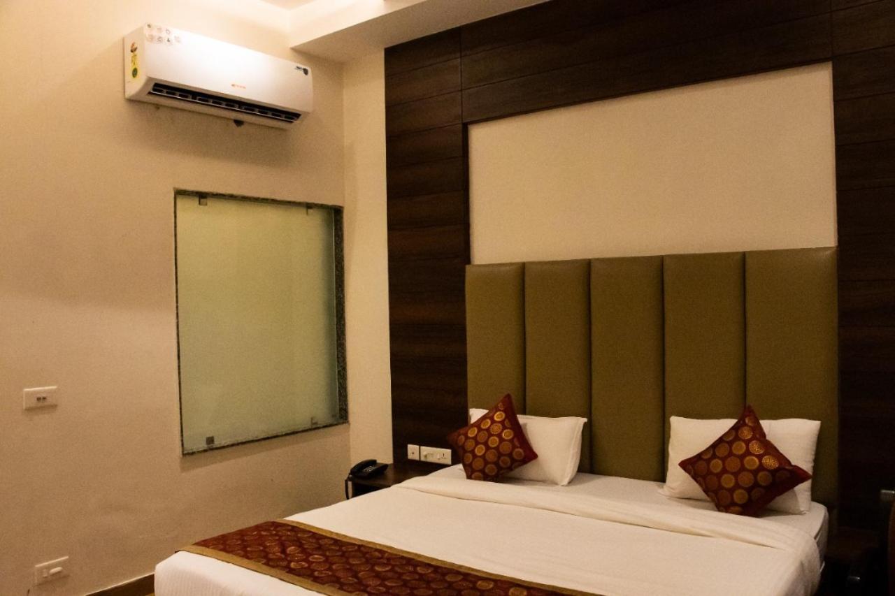 Hotel Sourav Park Inn Agra Агра Екстер'єр фото